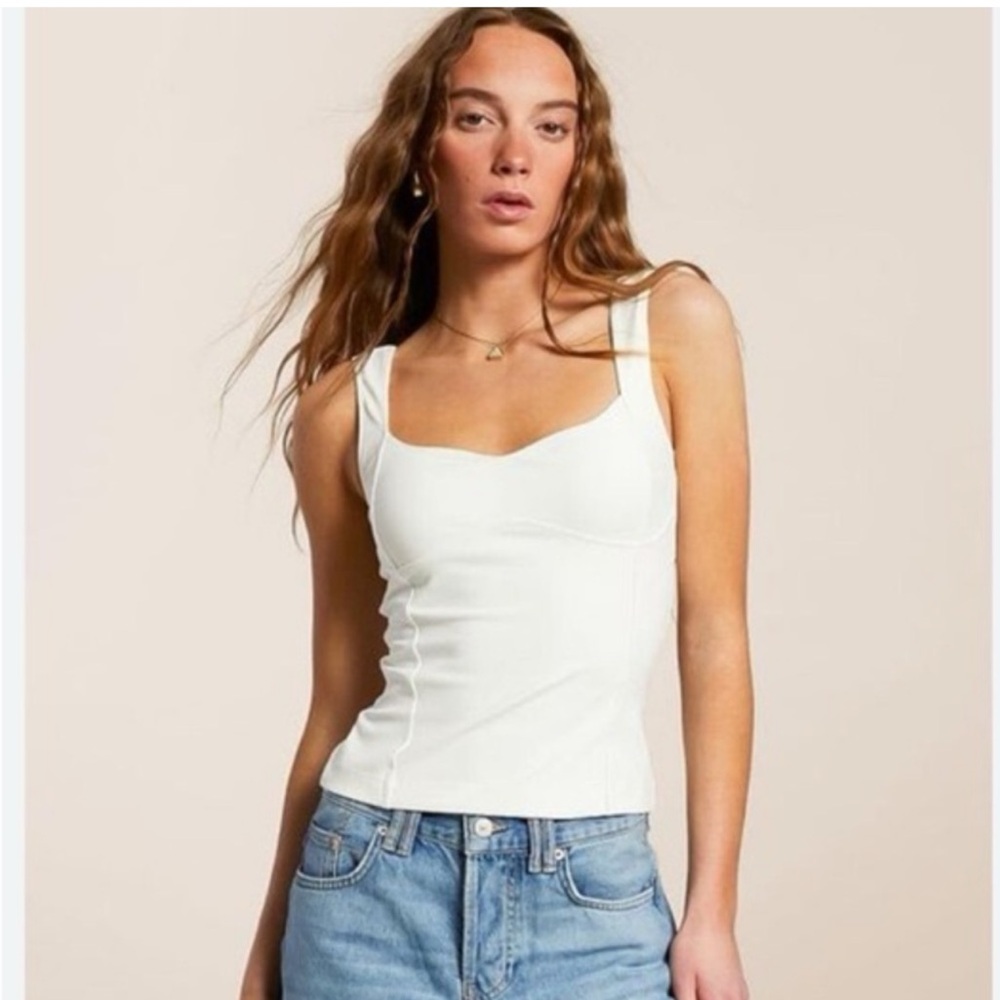 White Sleeveless Top - Picture 5 of 5